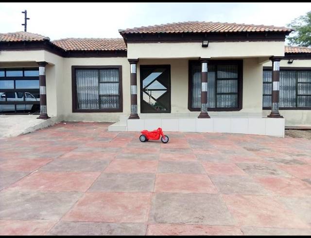 4 BEDROOM HOUSE FOR SALE IN XIHOSANA